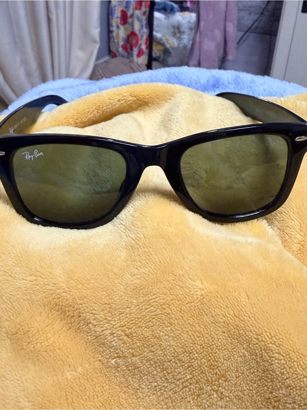 Ray-Ban black Frame Sunglasses with Green Lenses